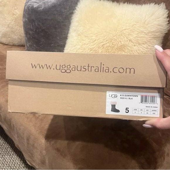Brand new Ugg boots size 5 - Picture 2 of 2